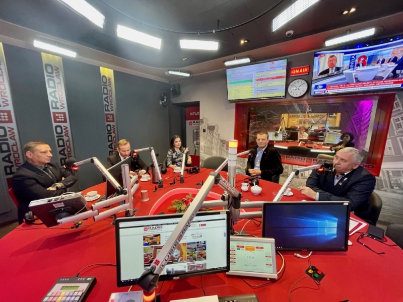 Debata polityczna: stan wojenny jak pandemia koronawirusa?